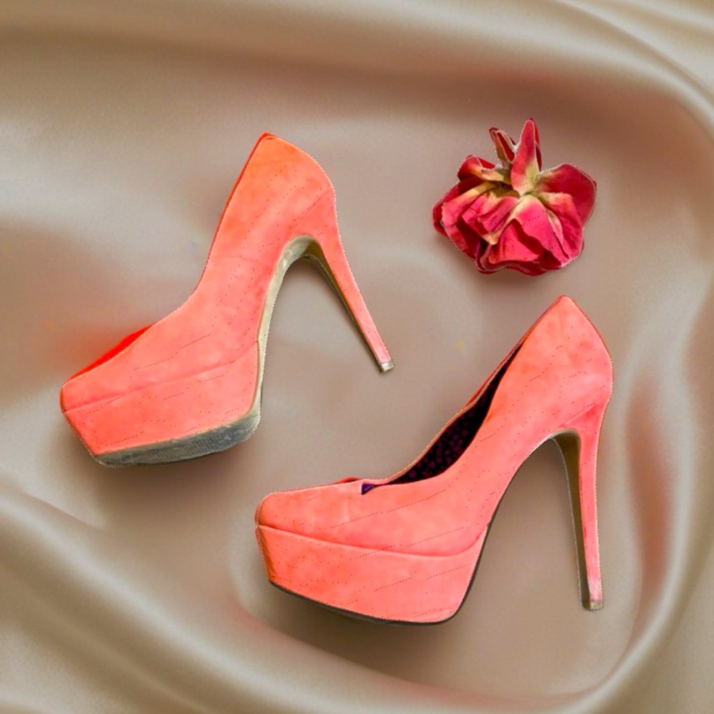 never worn Jessica Simpson coral suede platform heels 7.5